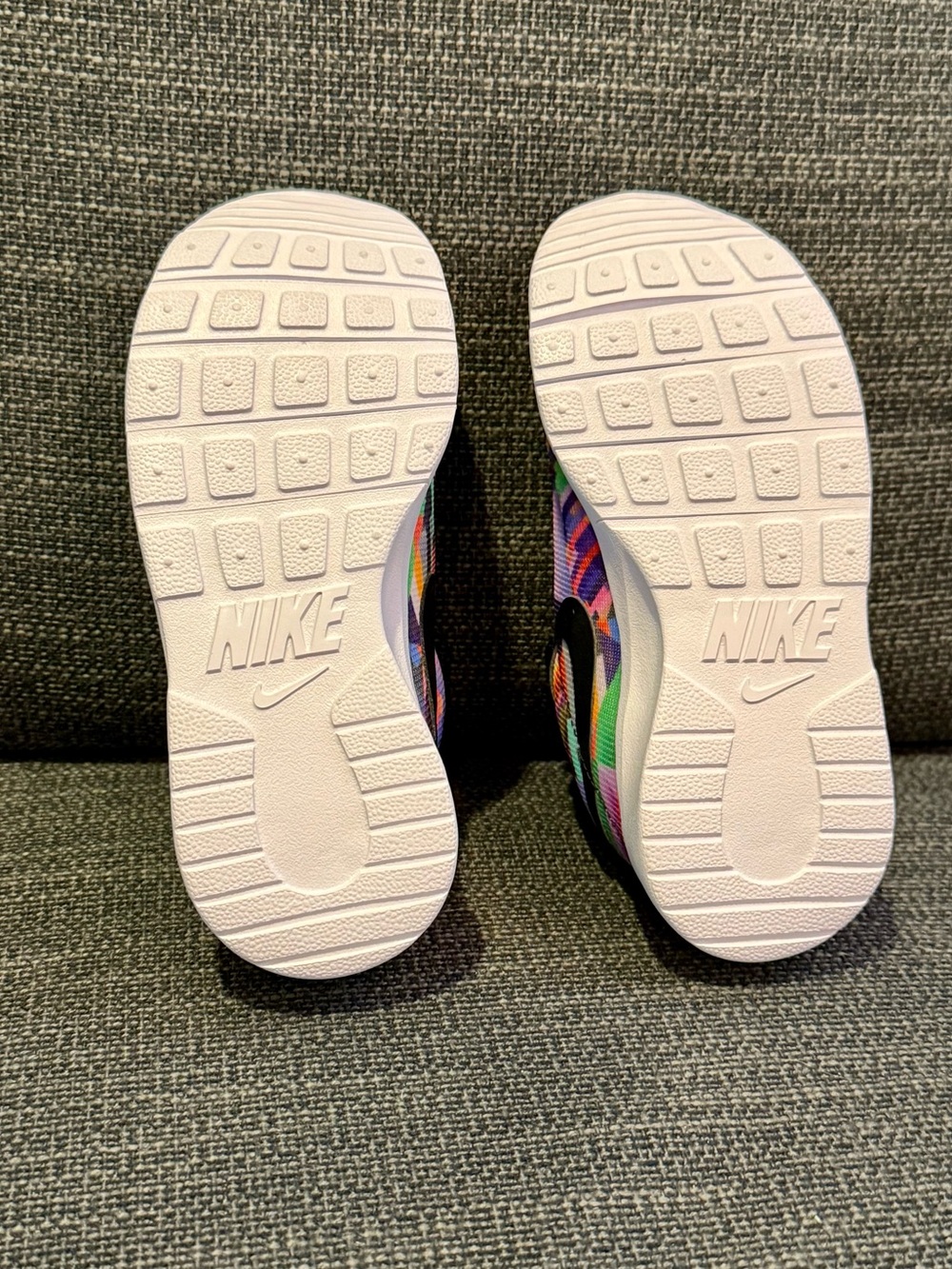 Nike Kids Black Multicolor Graphic Sneakers Tanjun Print - Picture 4 of 7